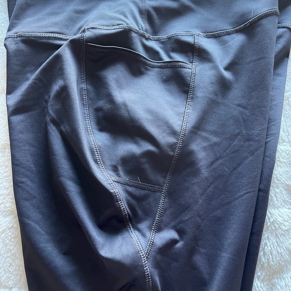 Black athletic capris - Picture 4 of 4